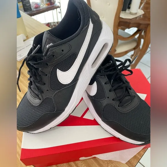 Black and White Nike air max sc 8/5 just worn twice
