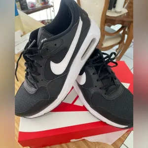 Black and White Nike air max sc 8/5 just worn twice
