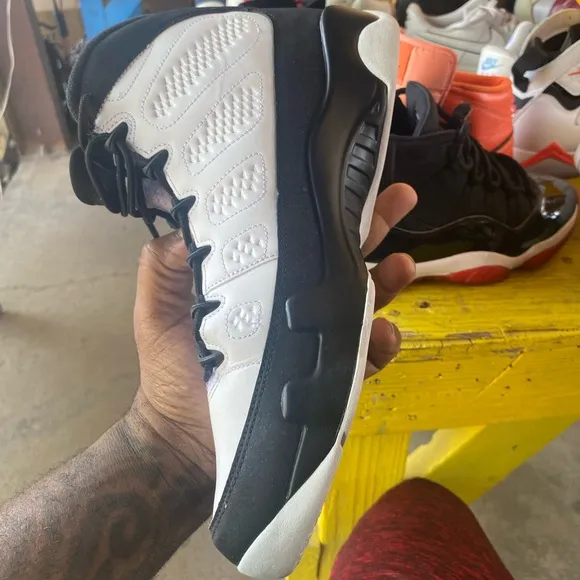 Black and White Sneakers Retro 9 Nike Air Jordan