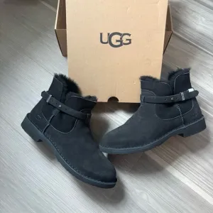Black Elisa Ugg Boots