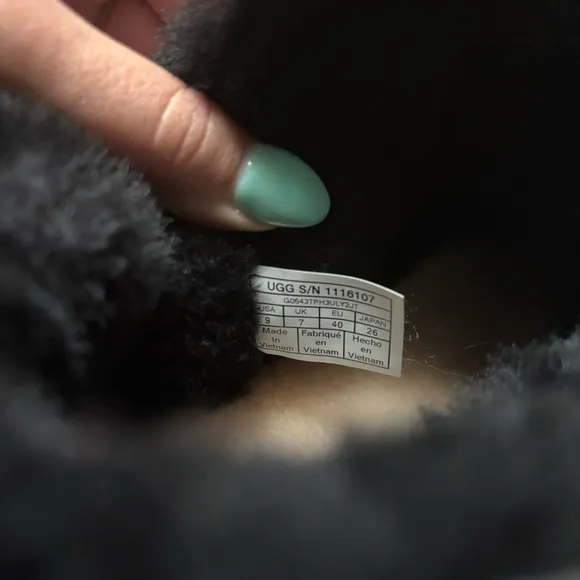 Black Elisa Ugg Boots