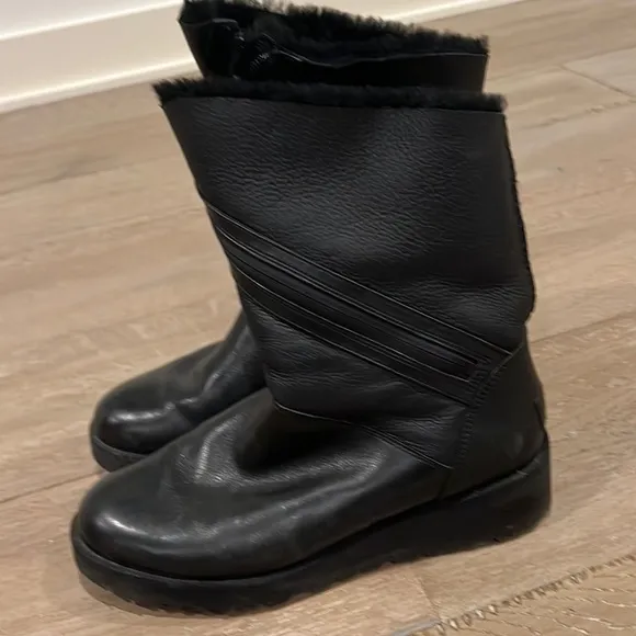 Black Leather UGG Boots with Angle Zipper and Black Shearling Lining size 7.5