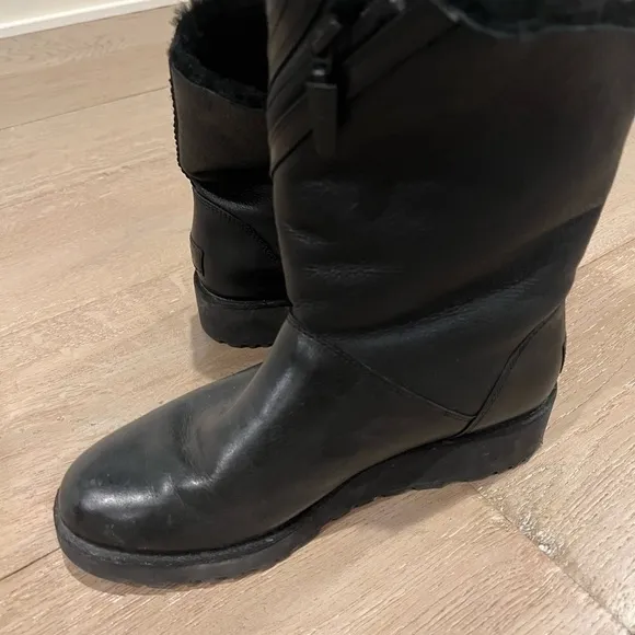 Black Leather UGG Boots with Angle Zipper and Black Shearling Lining size 7.5