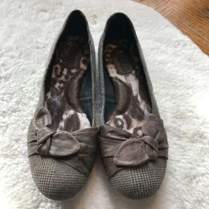 Born 9 Lilly Flat Gray Houndstooth Brown Bow