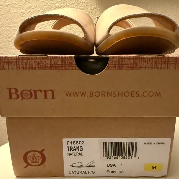 Born NWOT Trang Sandals Women's Size 7 Natural Tan Slingback Flats