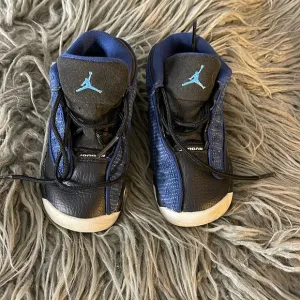 Boy’s Jordan Retro 13 8C Blue/Black Jordan Sneakers Lace Up Casual WORN 1X