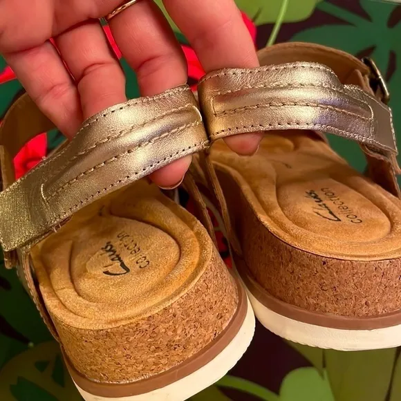 Brand New Clarks Genuine Leather Rose Gold Adjustable Brynn Step Sandals