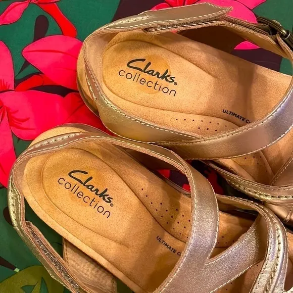 Brand New Clarks Genuine Leather Rose Gold Adjustable Brynn Step Sandals