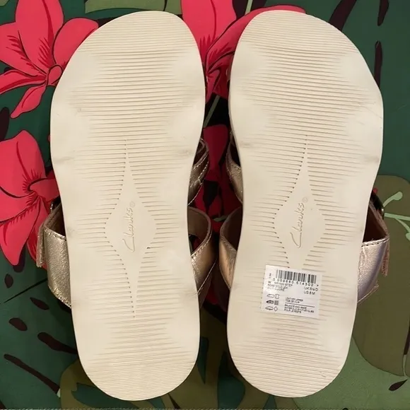 Brand New Clarks Genuine Leather Rose Gold Adjustable Brynn Step Sandals