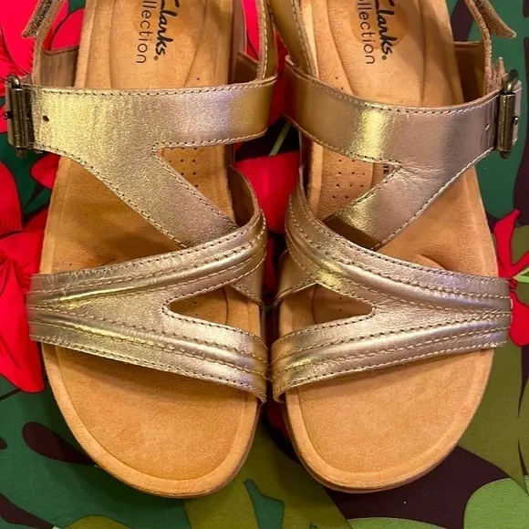 Brand New Clarks Genuine Leather Rose Gold Adjustable Brynn Step Sandals