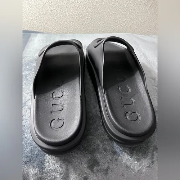 Brand New Men’s Gucci Rubber Platform Black Sandals Size 12 (US size 12.5)