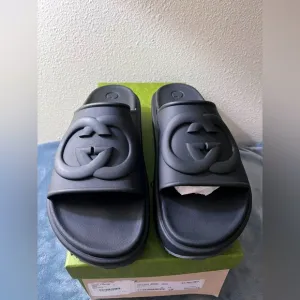 Brand New Men’s Gucci Rubber Platform Black Sandals Size 12 (US size 12.5)