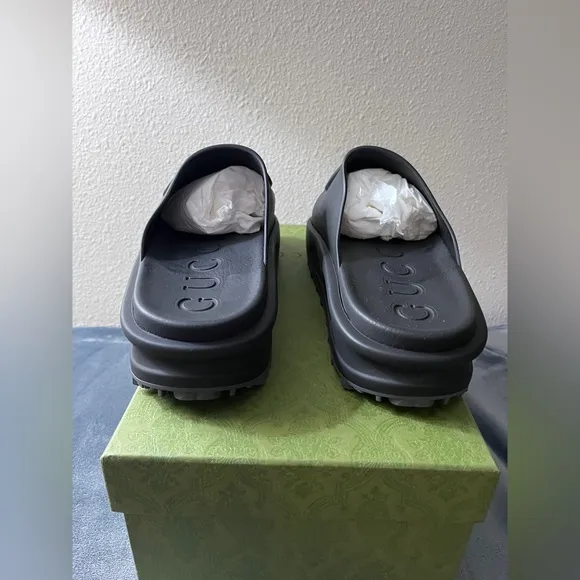 Brand New Men’s Gucci Rubber Platform Black Sandals Size 12 (US size 12.5)