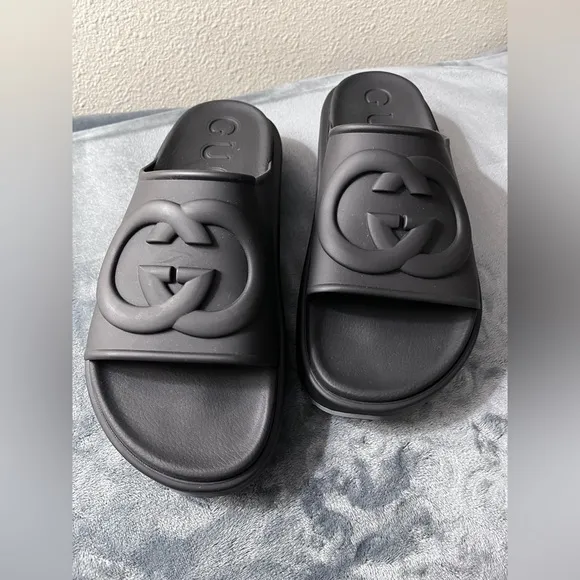 Brand New Men’s Gucci Rubber Platform Black Sandals Size 12 (US size 12.5)