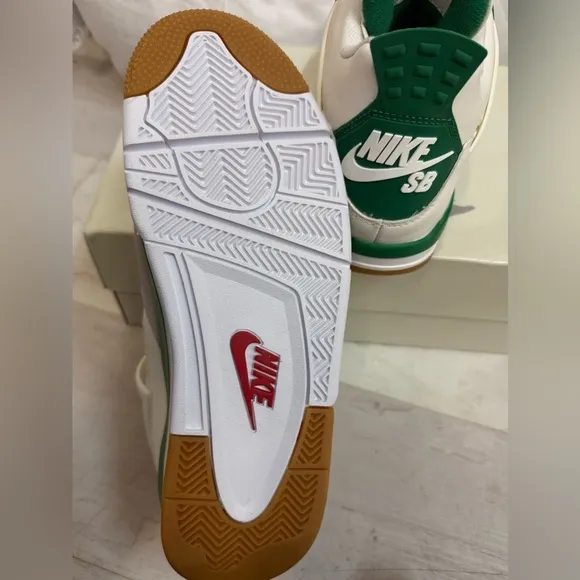 Brand new Never worn Retro White‎ and Green Sneakers