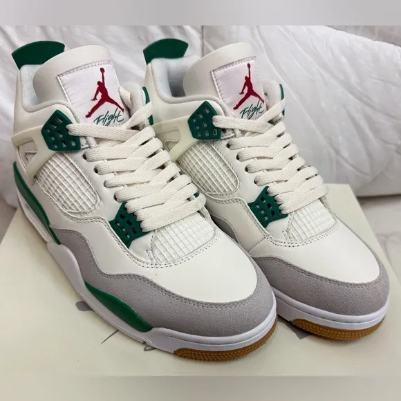 Brand new Never worn Retro White‎ and Green Sneakers