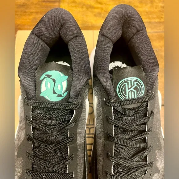 Brand new Nike Kyrie 8 Orca (PS) Size 2.5Y