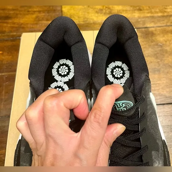 Brand new Nike Kyrie 8 Orca (PS) Size 2.5Y
