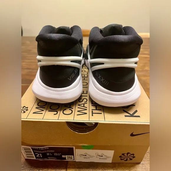 Brand new Nike Kyrie 8 Orca (PS) Size 2.5Y