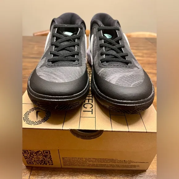 Brand new Nike Kyrie 8 Orca (PS) Size 2.5Y