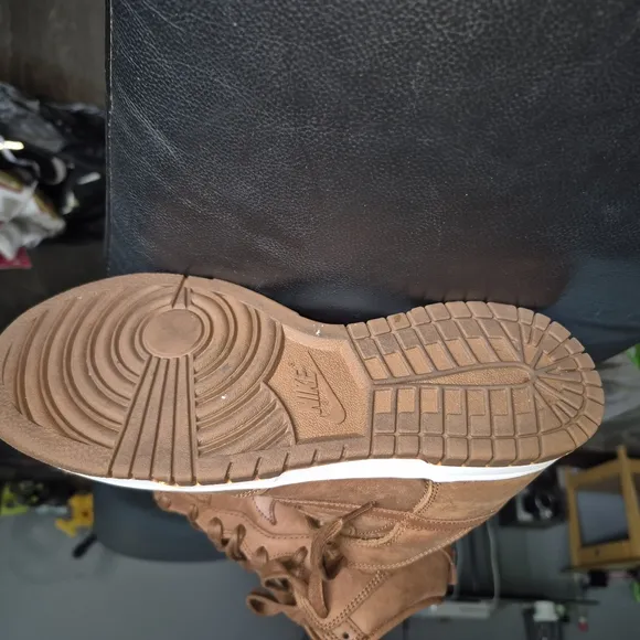 Brown Suede High-Top Sneakers with Retro Design
