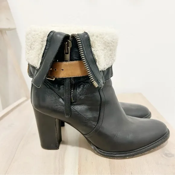 Burberry Black Leather Shearling Zip Ankle Boots Women's Size 38.5 Or 8.5