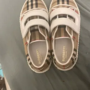 Burberry Tan and White Sneakers with Modern Casual Style