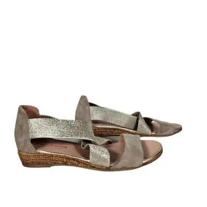 Campesina Womens 7.5 Gold Sandals Suede Espadrille Leather Upper Beach Footwear