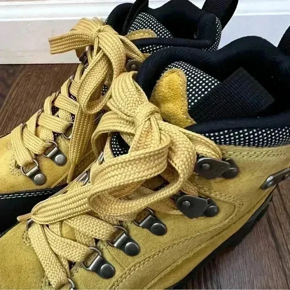 Candies Vintage “Rare” Lace Up Leather Hiking Boots Yellow Women’s Size 6