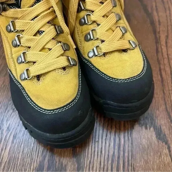 Candies Vintage “Rare” Lace Up Leather Hiking Boots Yellow Women’s Size 6