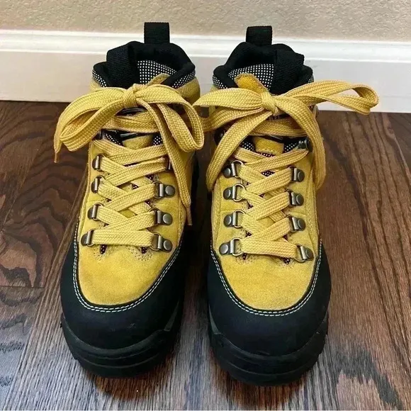 Candies Vintage “Rare” Lace Up Leather Hiking Boots Yellow Women’s Size 6