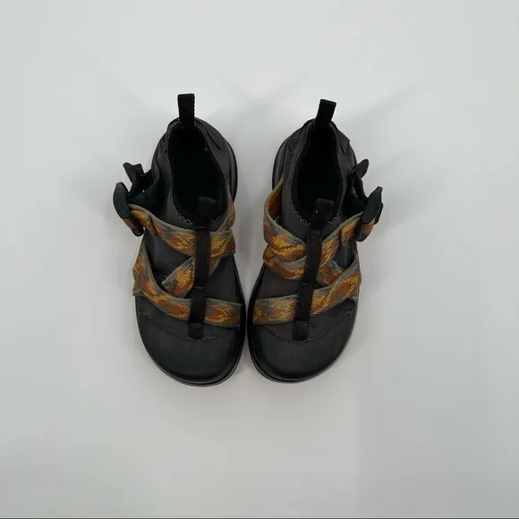 CHACO Kids Vitim Ecotread Orange &amp; Black water shoe sandals size: 13