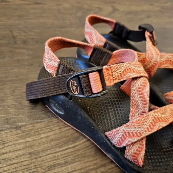 Chaco Z/2 Yampa sport sandals in an orange and brown color scheme sz 6