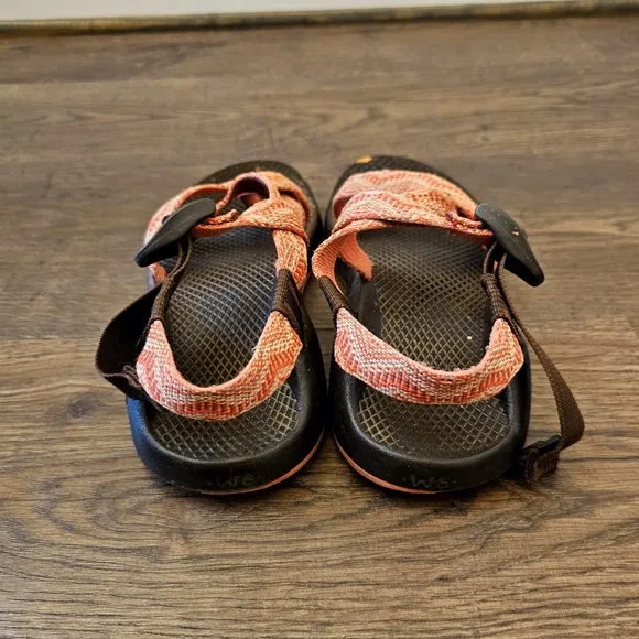 Chaco Z/2 Yampa sport sandals in an orange and brown color scheme sz 6