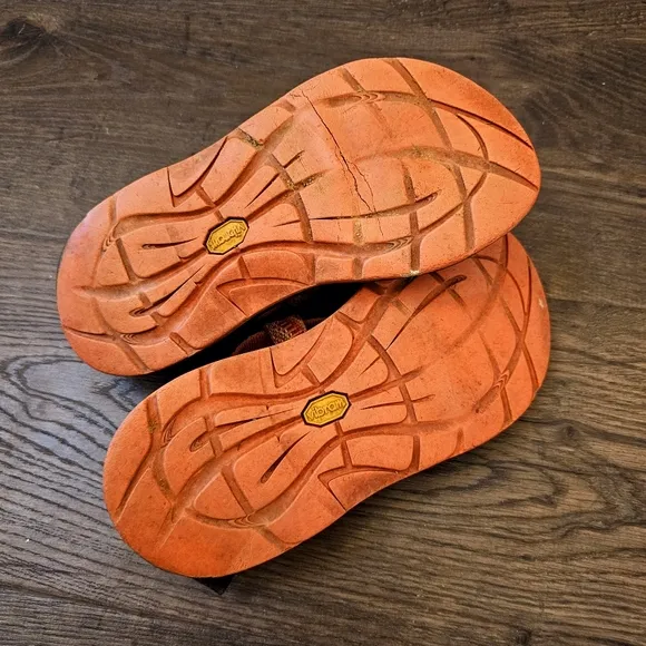 Chaco Z/2 Yampa sport sandals in an orange and brown color scheme sz 6