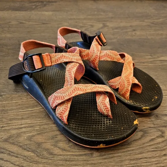 Chaco Z/2 Yampa sport sandals in an orange and brown color scheme sz 6