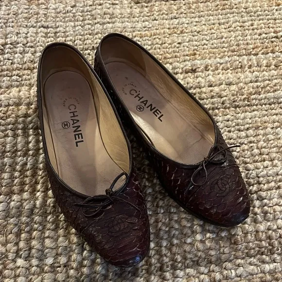Chanel Cap-Toe Interlocking CC Logo Ballet Flats - Size 38