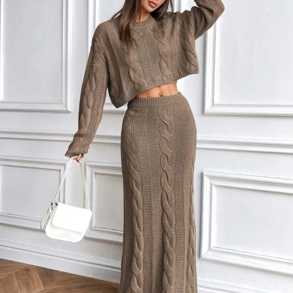 Chunky Cable Knit Crew Neck Loose Cropped Sweater   Cable Knit Maxi
