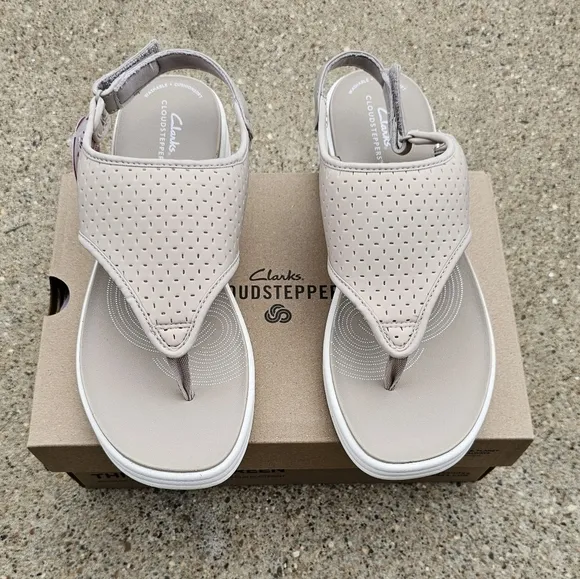 Clarks cloudsteppers cushion sandals women's size 9
