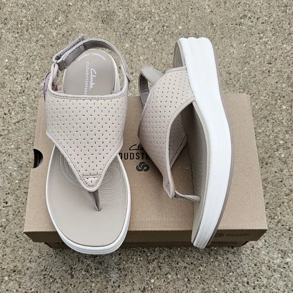 Clarks cloudsteppers cushion sandals women's size 9
