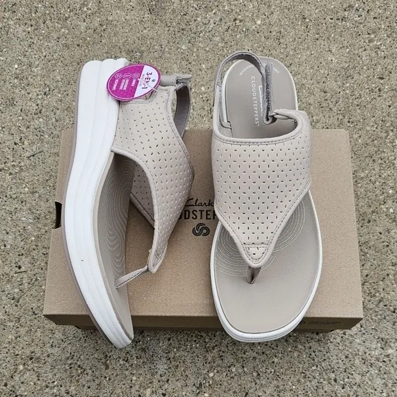 Clarks cloudsteppers cushion sandals women's size 9