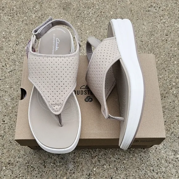 Clarks cloudsteppers cushion sandals women's size 9