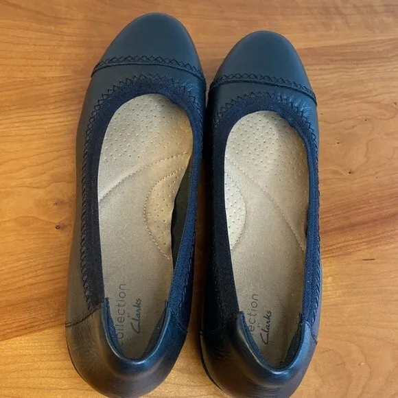 Clarks Collection Sara Bay Black Leather Ballet Flats - Size 7
