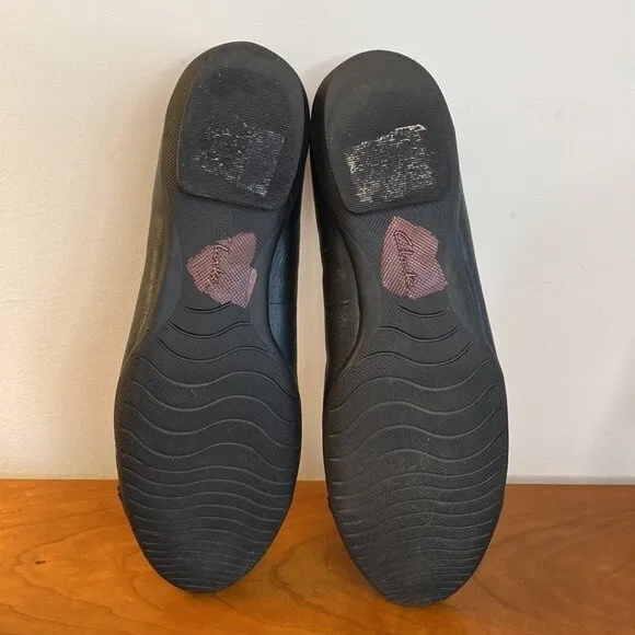 Clarks Collection Sara Bay Black Leather Ballet Flats - Size 7