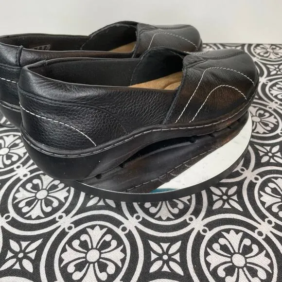 Clarks  Cora Meadow black leather slip on loafer 5M NWOB