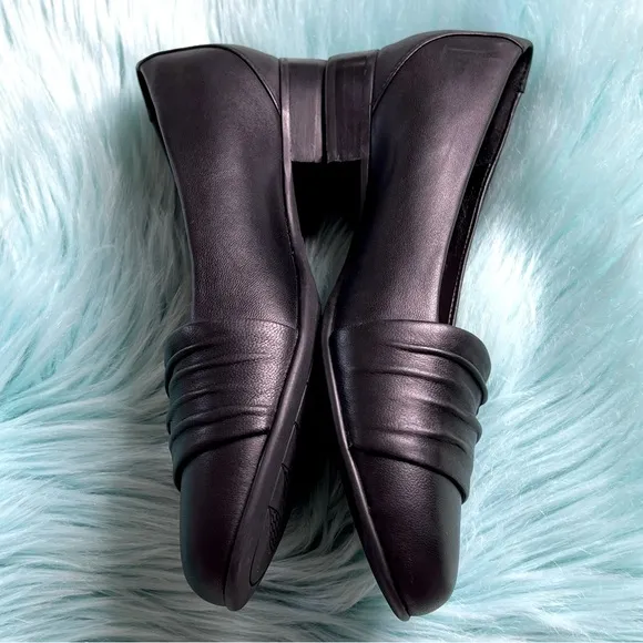 CLARKS SOFT LEATHER Black Unstructured Cushion Sole Loafers Womens 6.5