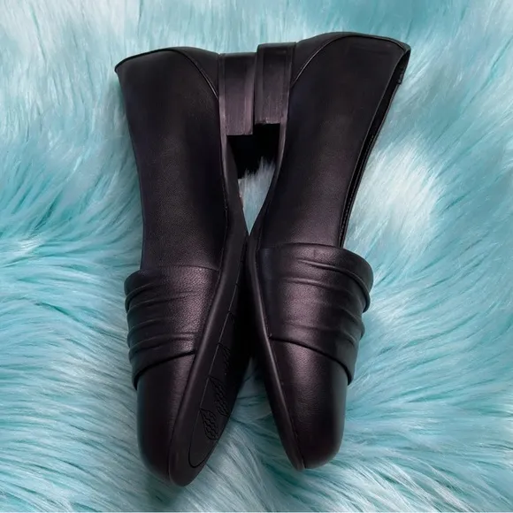 CLARKS SOFT LEATHER Black Unstructured Cushion Sole Loafers Womens 6.5