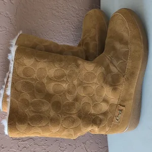 Coach Monogram Teri Shearling Boots Size 7 Camel, Tan