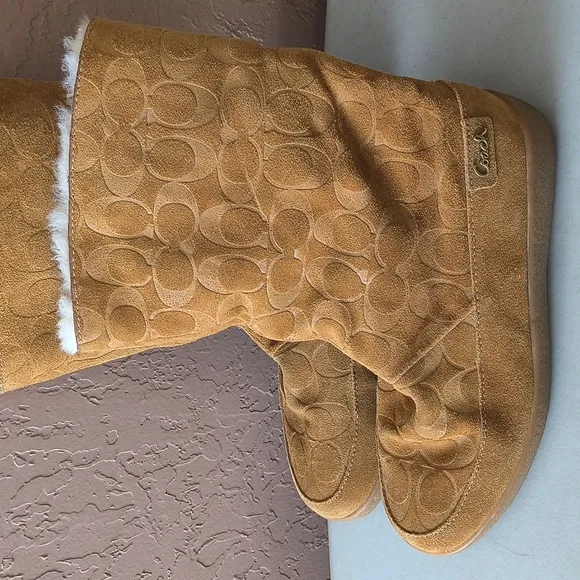 Coach Monogram Teri Shearling Boots Size 7 Camel, Tan
