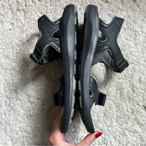 COLUMBIA Mens RIPTIDE II Black and Gray SANDALS Size 11